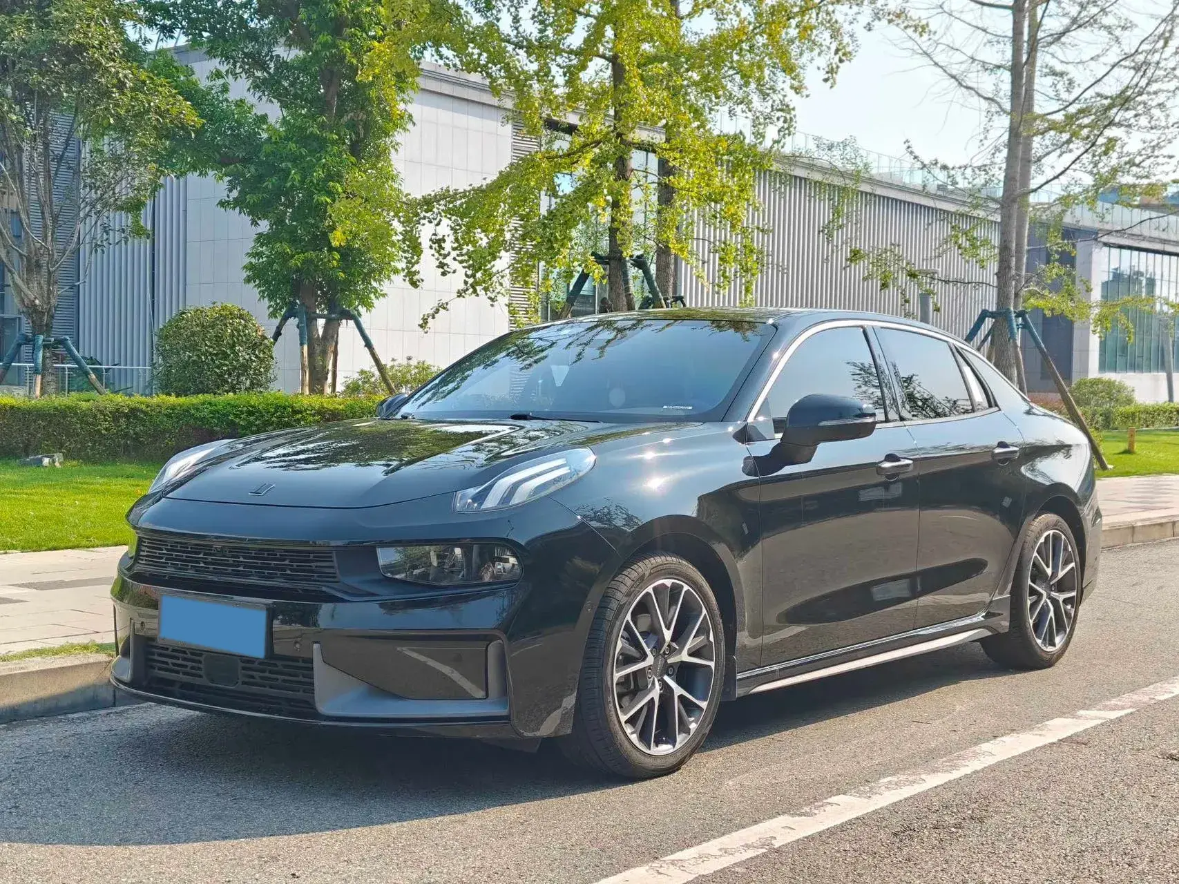 2019 LYNK&CO 03 view 1