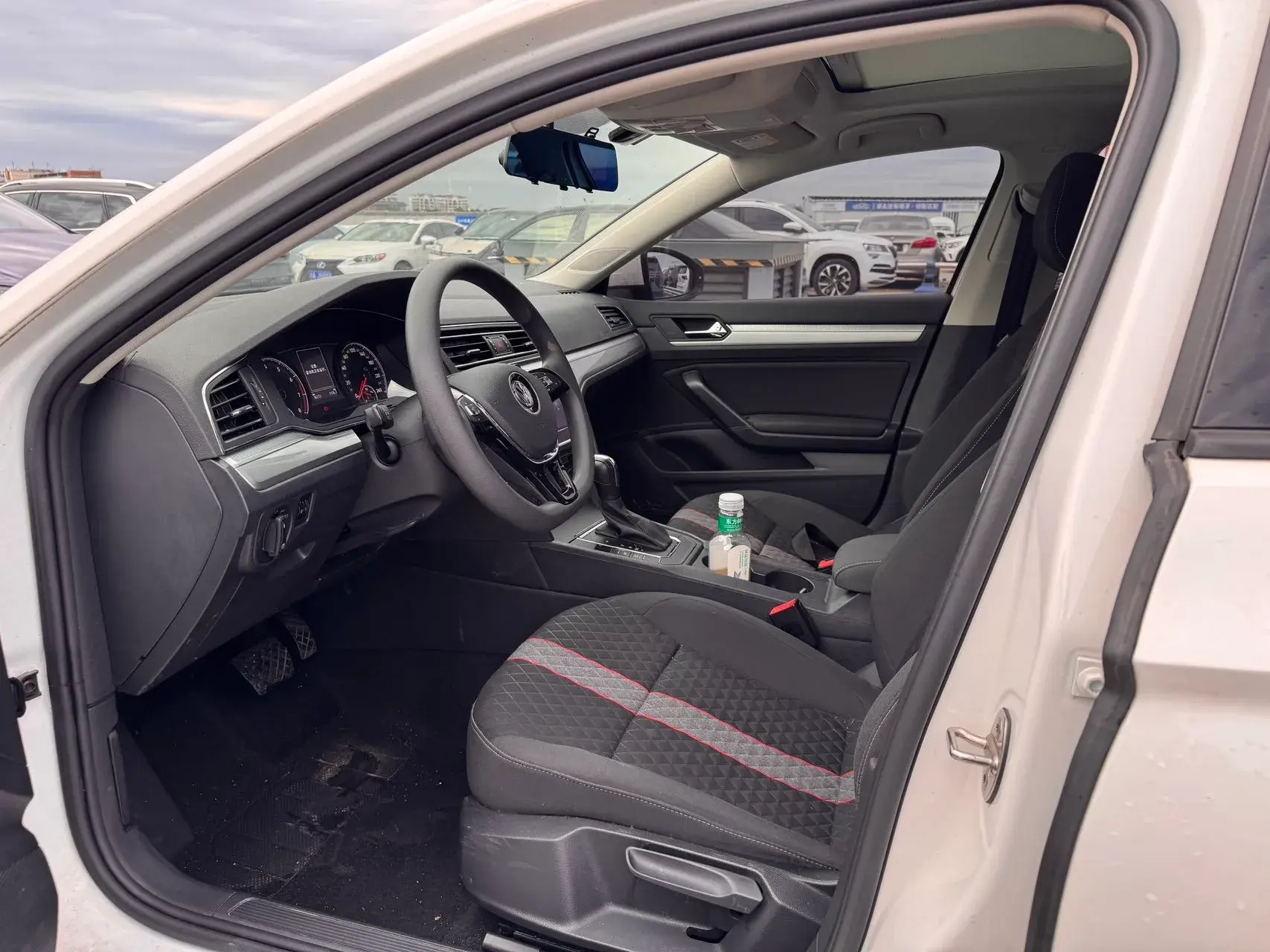 2021 VOLKSWAGEN LAMANDO thumbnail 4