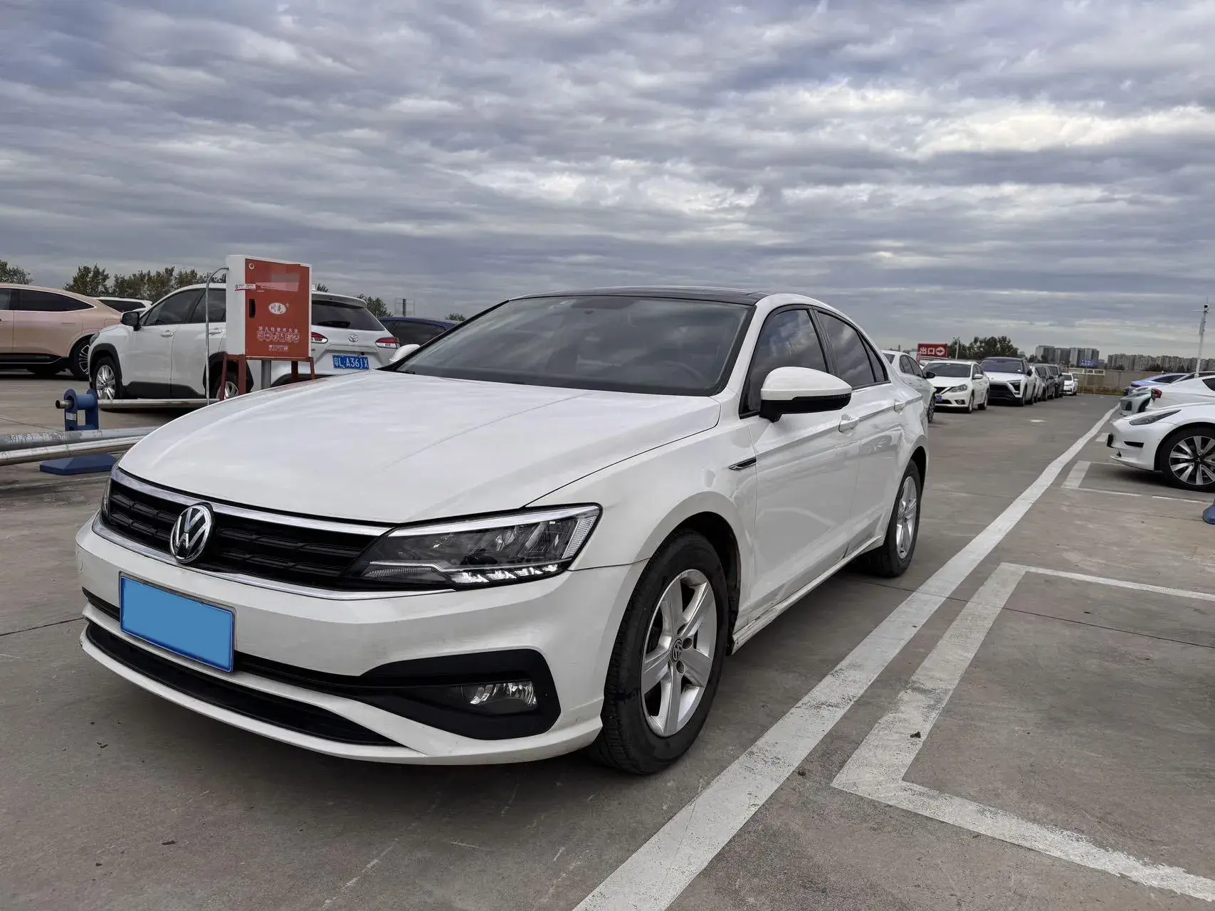 2021 VOLKSWAGEN LAMANDO view 1