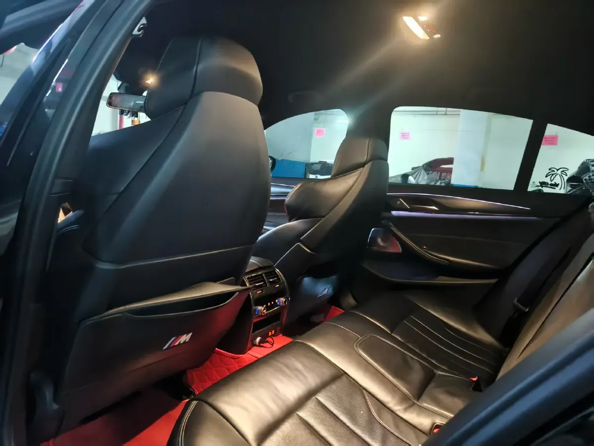 2021 BMW M5 4.4T 600HP V8 8AT,autocango,china used car exporter,china ev exporter,chinese used car exporter,chinese used ev exporter