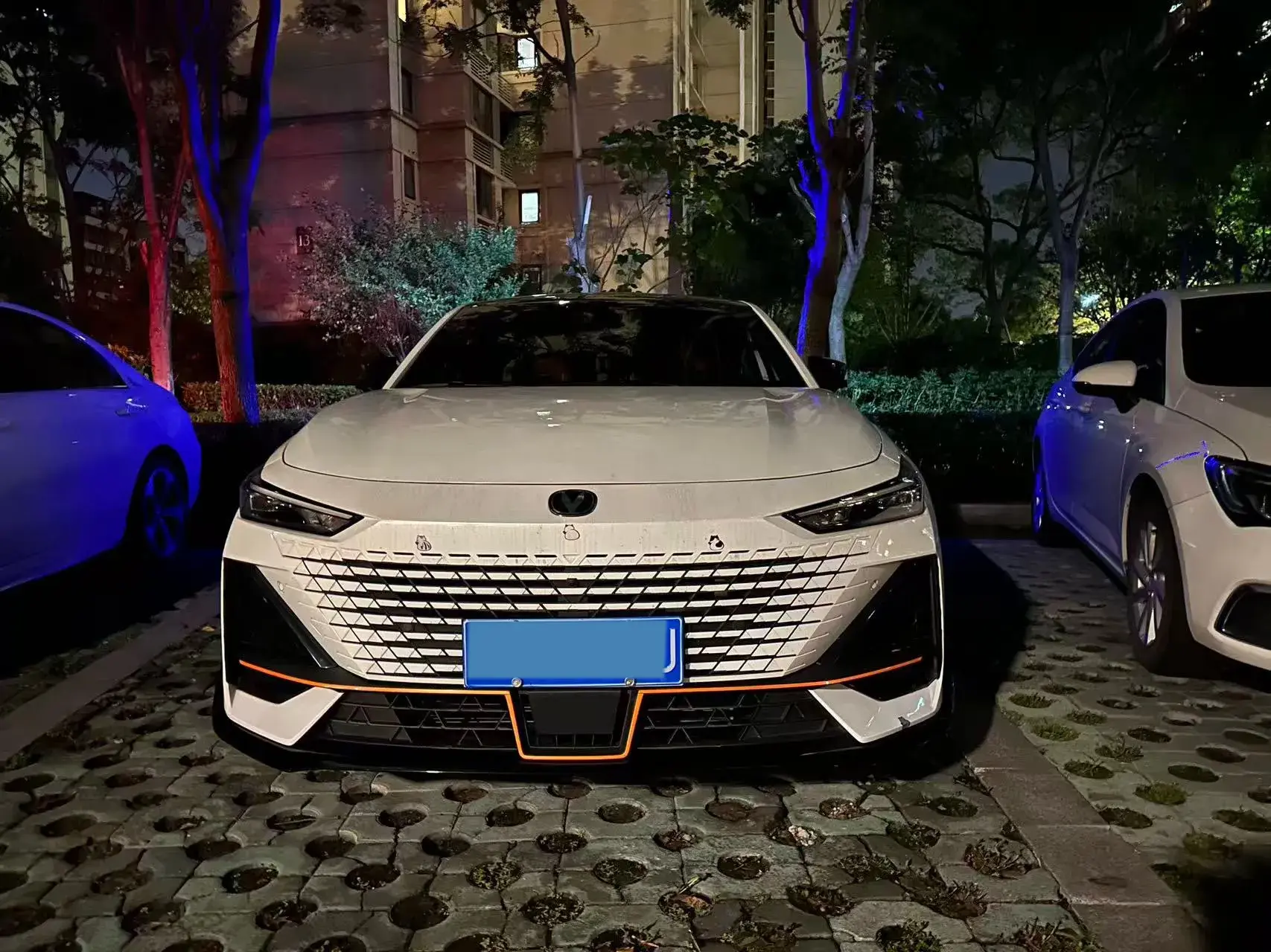 2023 CHANGAN UNI-V thumbnail 2