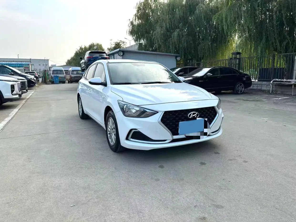 2017 HYUNDAI CELESTA thumbnail 3