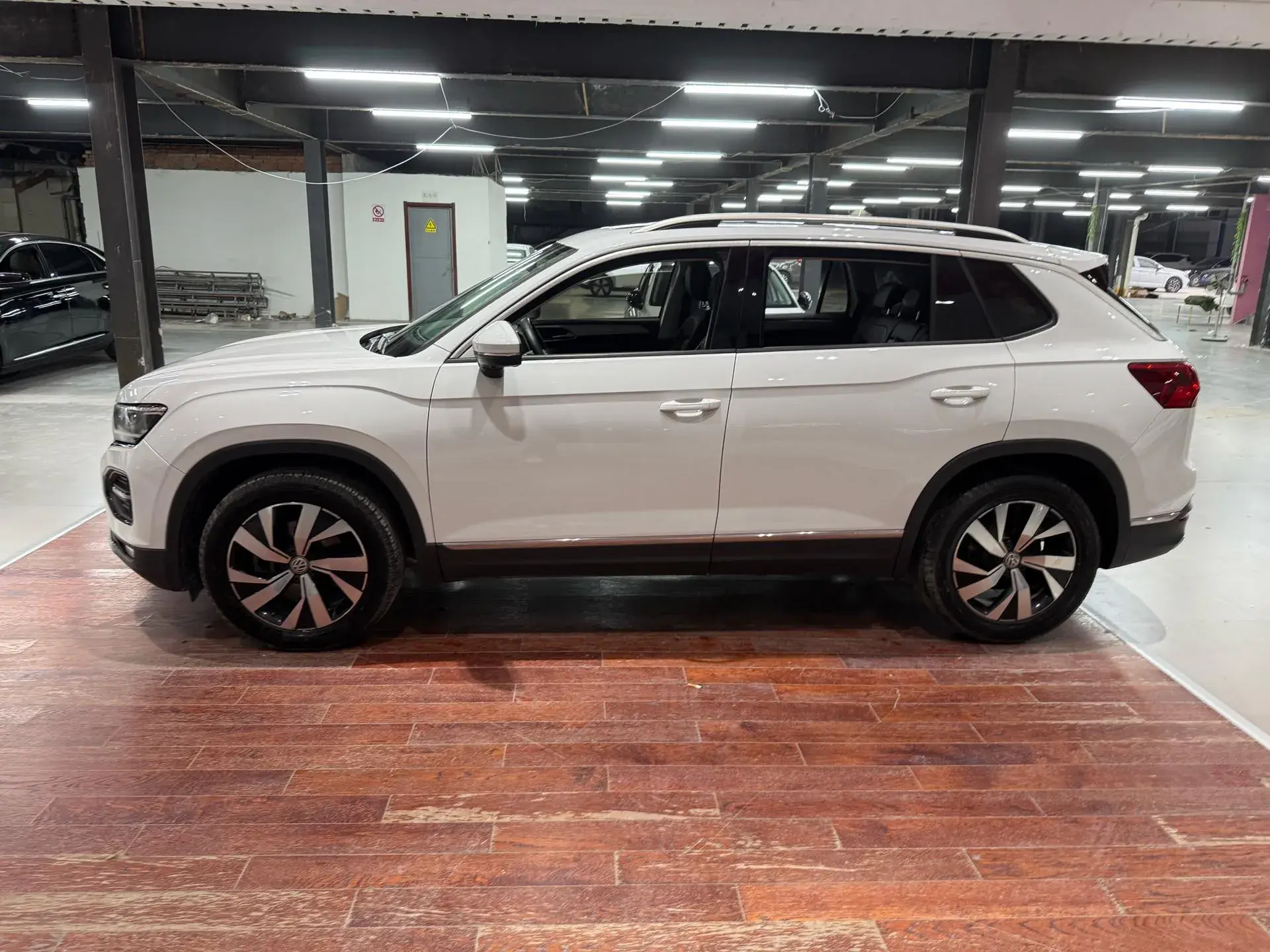 2019 VOLKSWAGEN TAYRON thumbnail 4