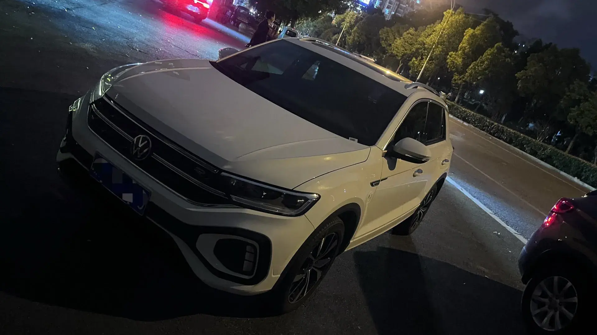 2023 VOLKSWAGEN T-ROC view 1