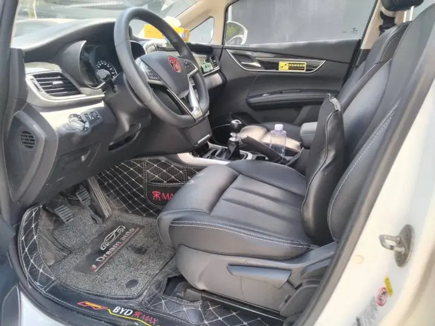2017 BYD SONG thumbnail 4