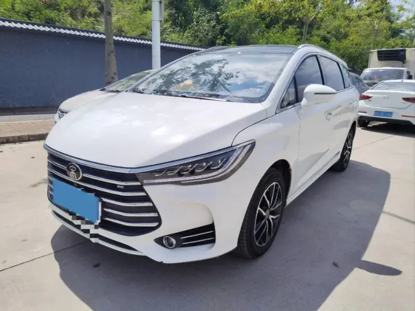 2017 BYD SONG view 1
