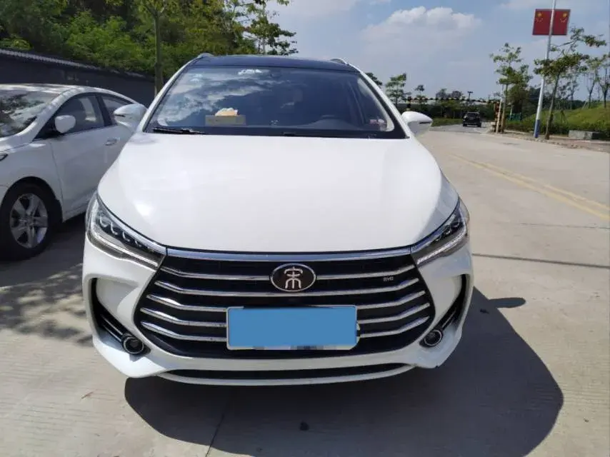 2017 BYD SONG thumbnail 2