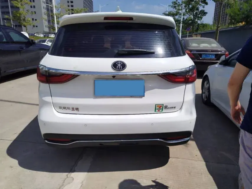 2017 BYD SONG thumbnail 3