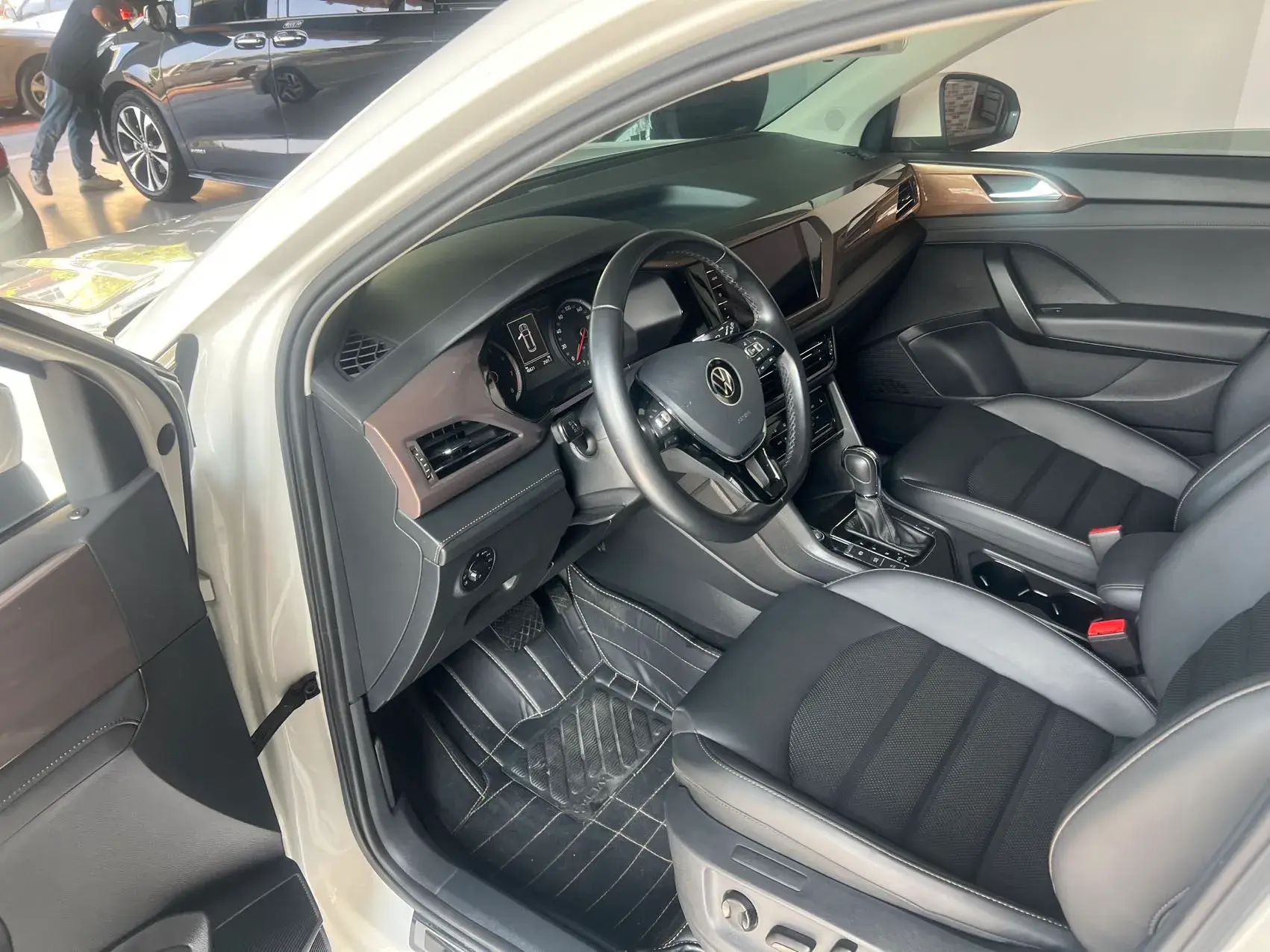 2021 VOLKSWAGEN THARU thumbnail 2