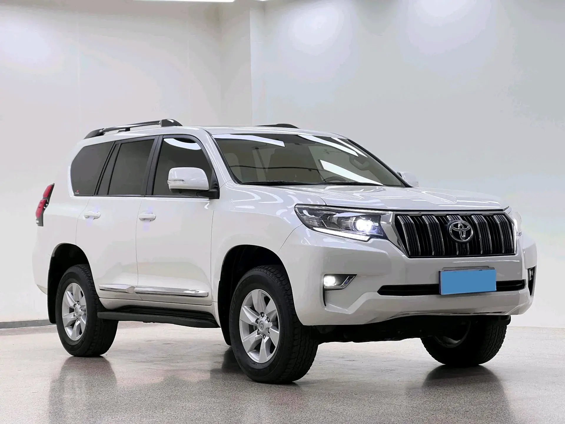 2015 TOYOTA LAND thumbnail 3