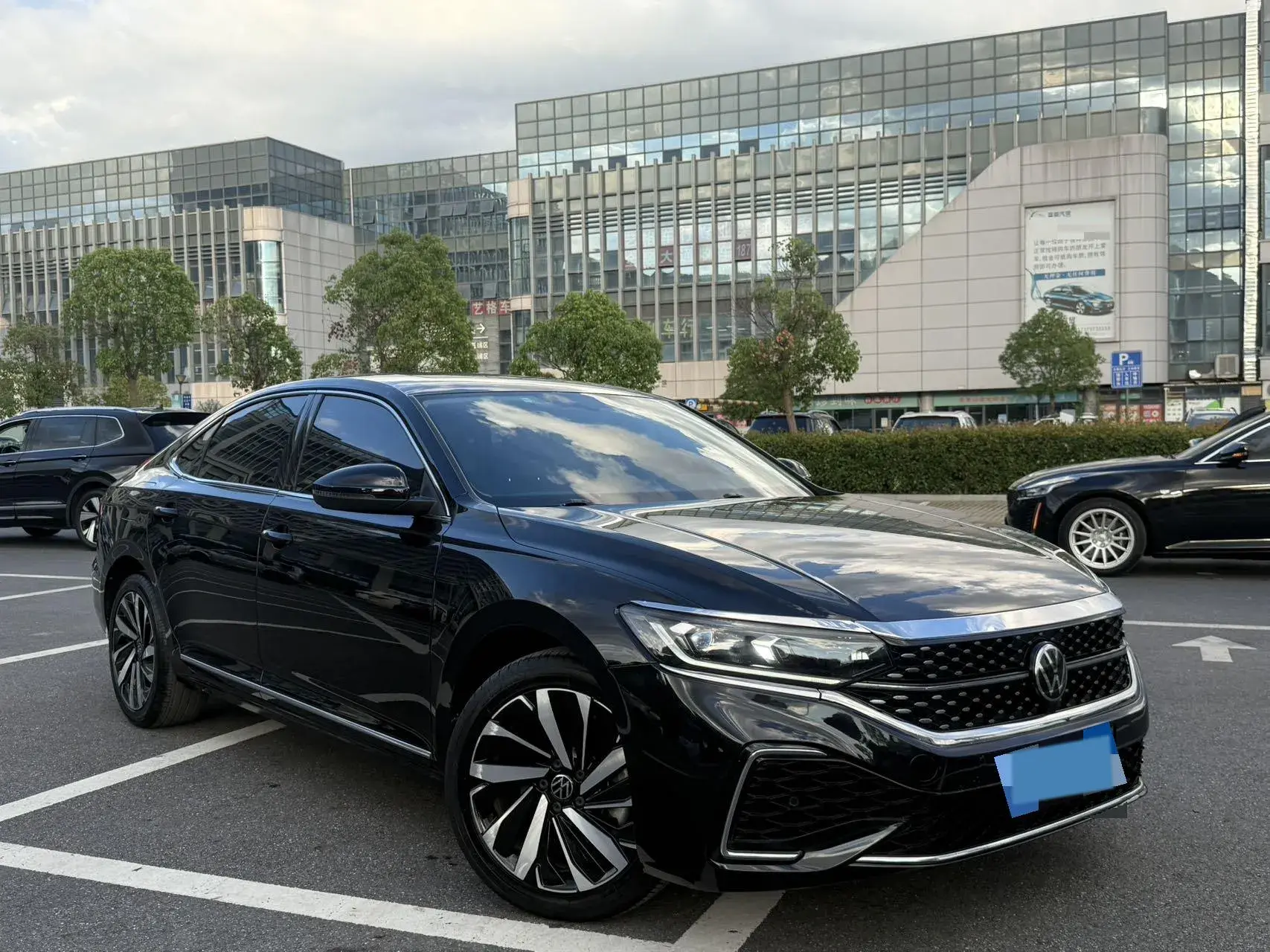 2023 VOLKSWAGEN PASSAT thumbnail 2