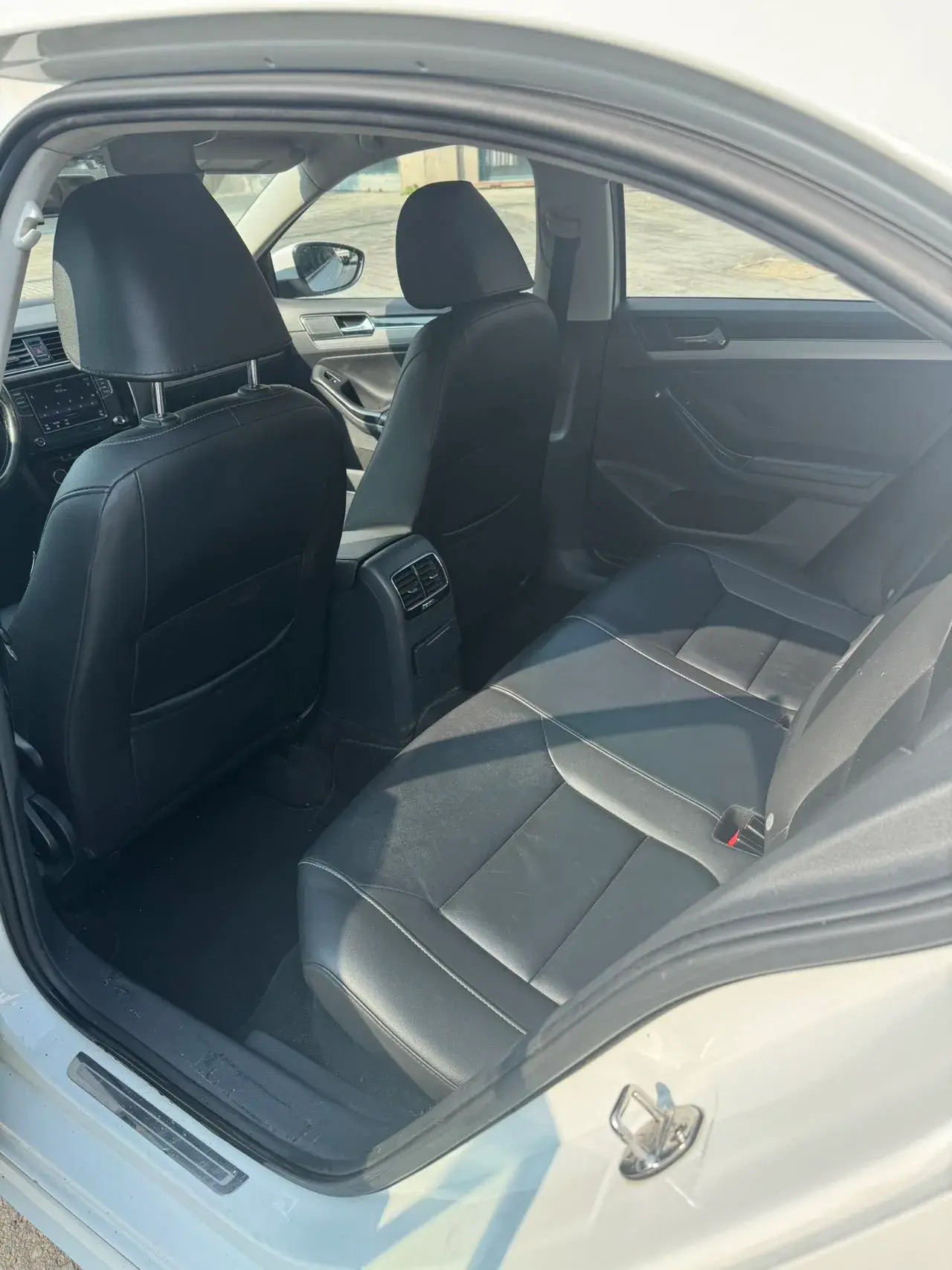 2018 VOLKSWAGEN SAGITAR thumbnail 4