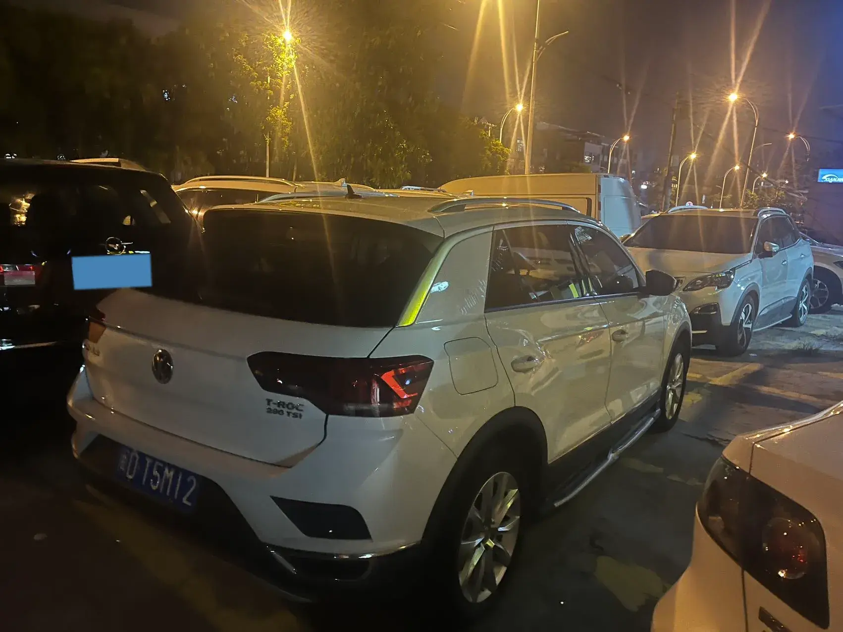 2018 VOLKSWAGEN T-ROC thumbnail 3