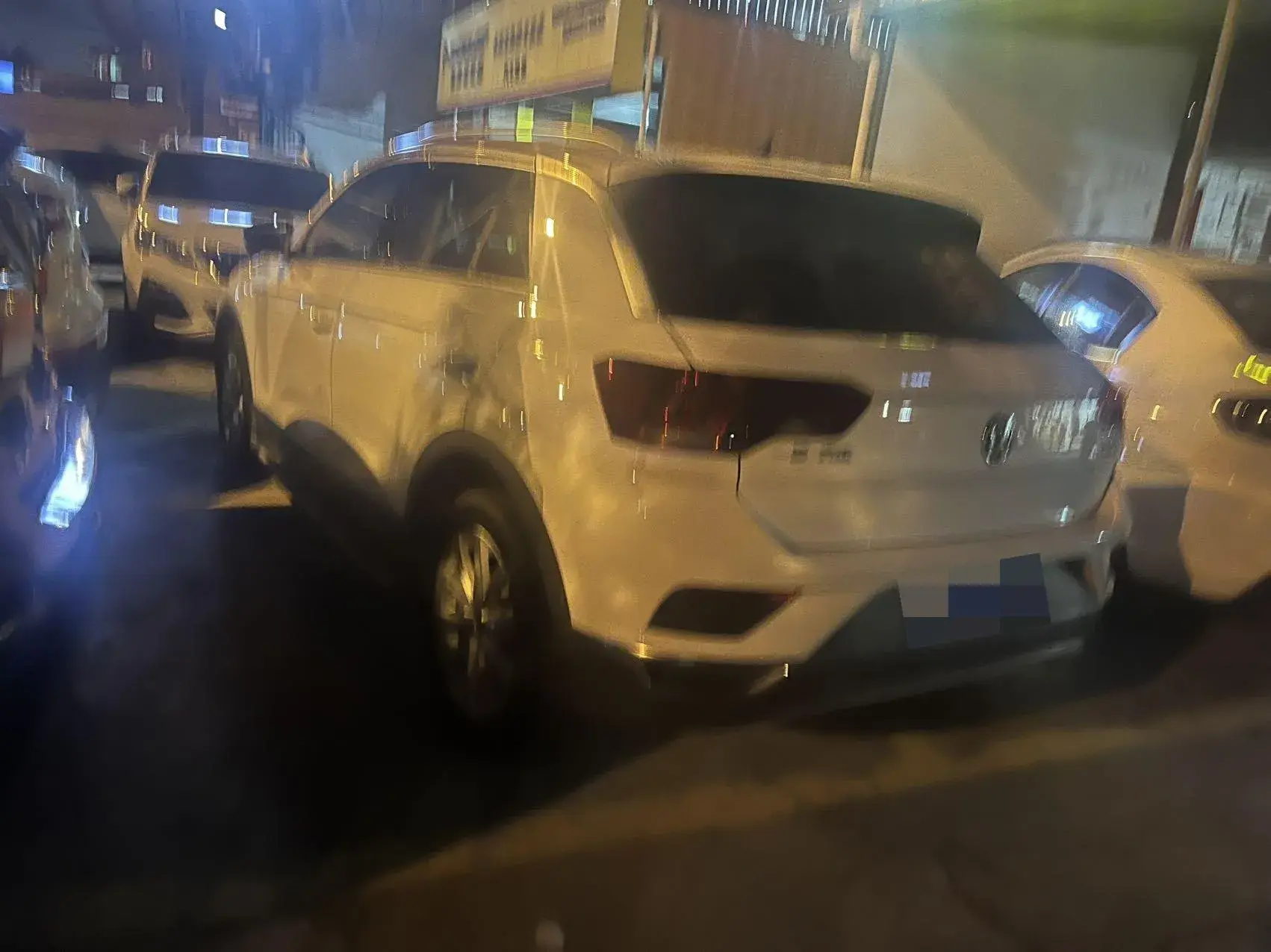 2018 VOLKSWAGEN T-ROC thumbnail 4