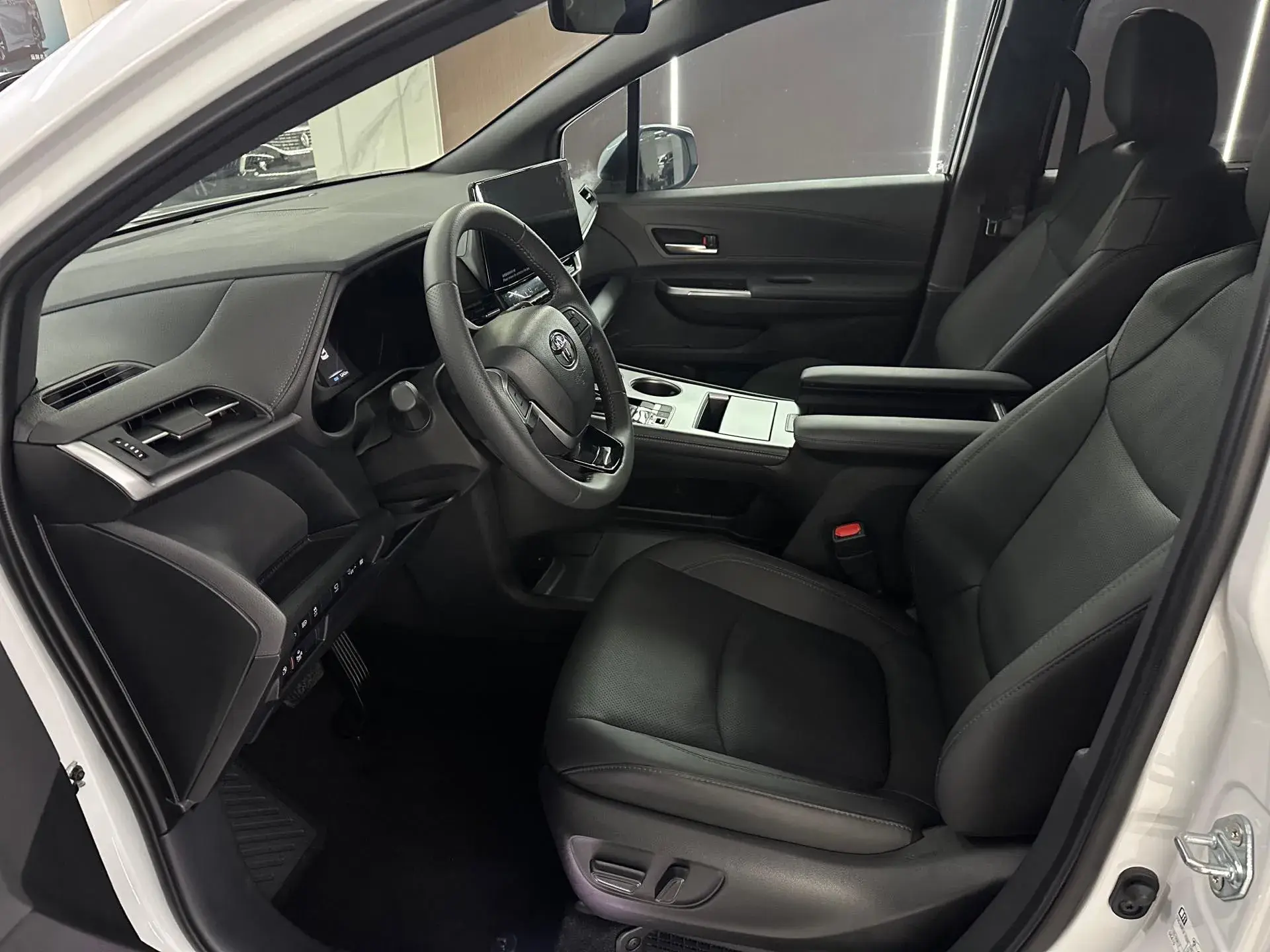 2024 TOYOTA SIENNA thumbnail 4