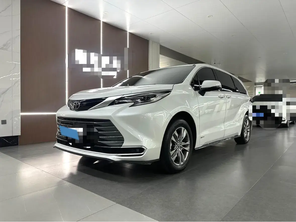 2024 TOYOTA SIENNA view 1