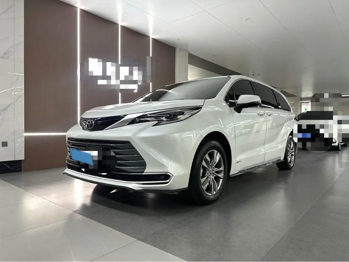 2024 Toyota Sienna 2.5L 189HP L4 E-CVT Hybrid