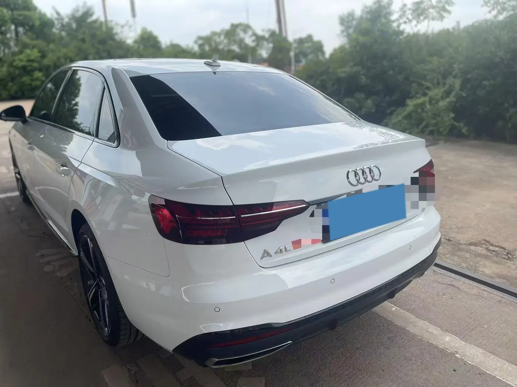 2024 AUDI A4L thumbnail 4