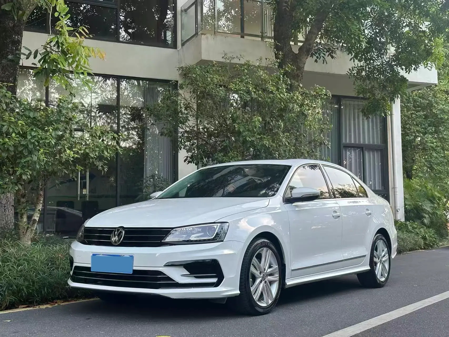 2018 VOLKSWAGEN SAGITAR view 1