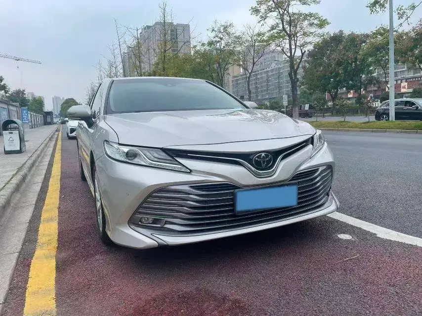 2019 TOYOTA CAMRY thumbnail 3
