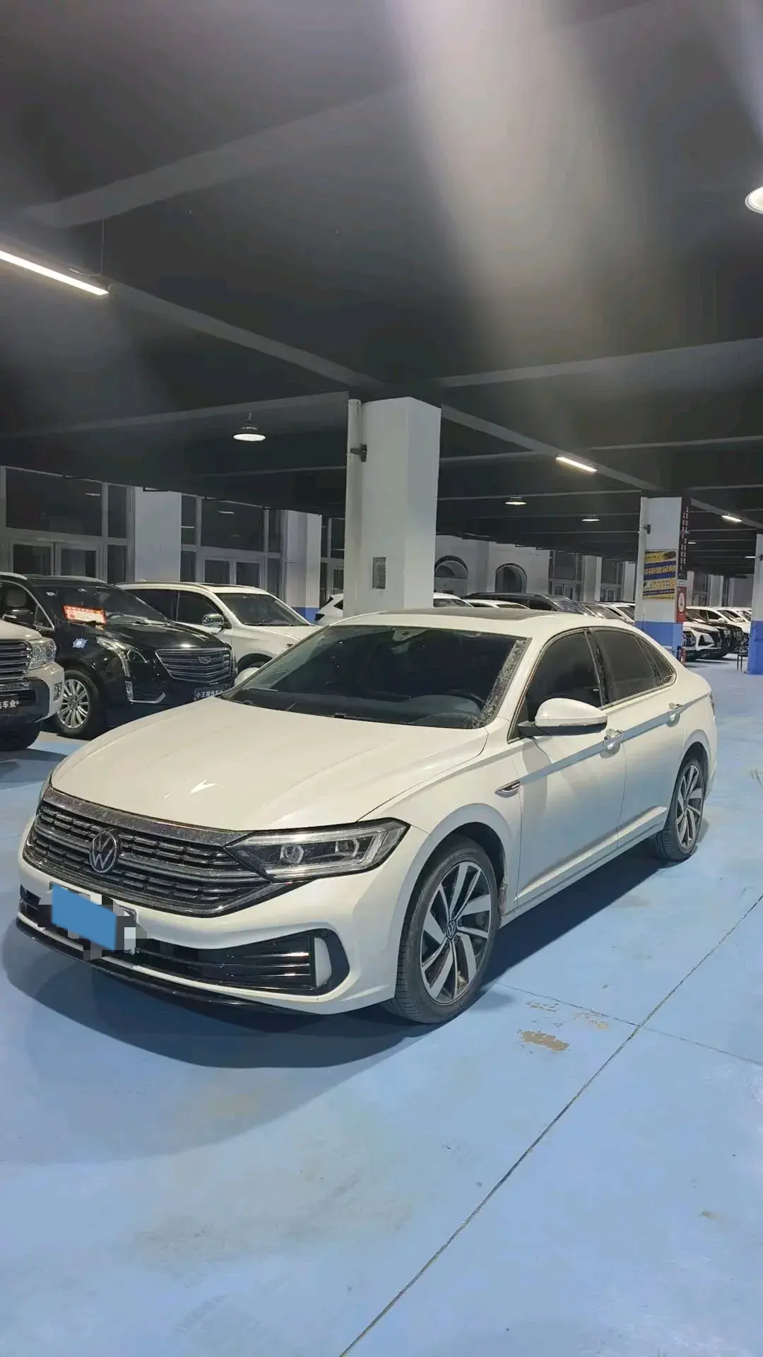 2023 VOLKSWAGEN SAGITAR view 1