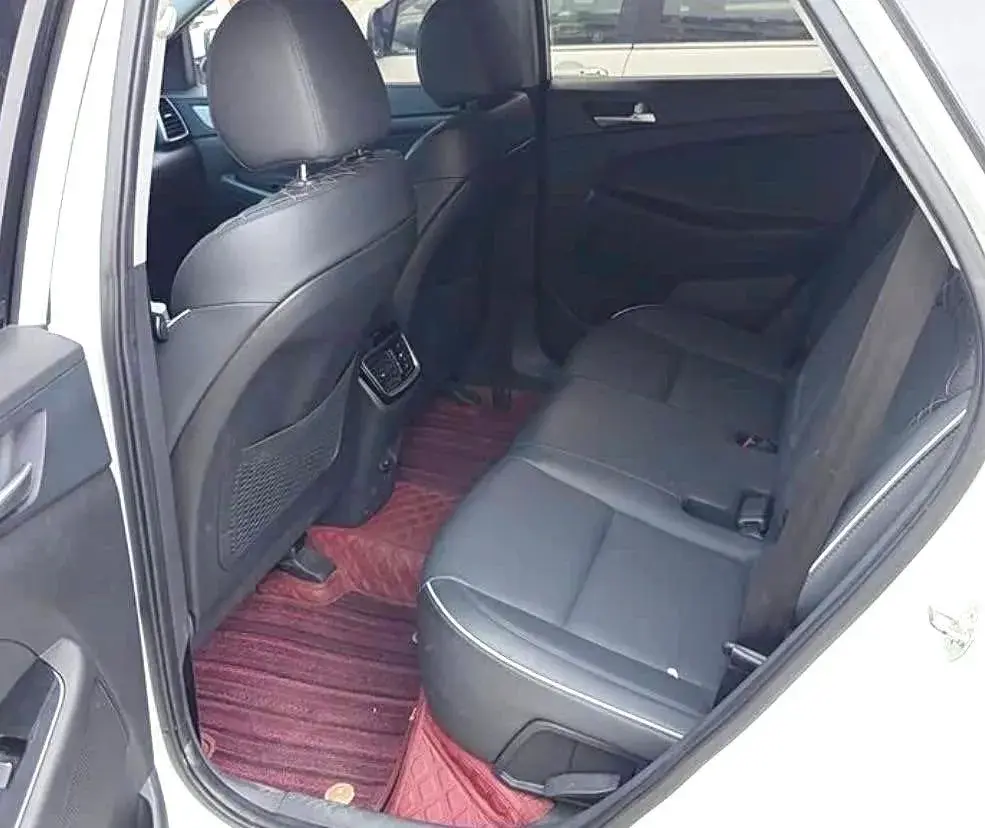 2020 HYUNDAI TUCSON thumbnail 4