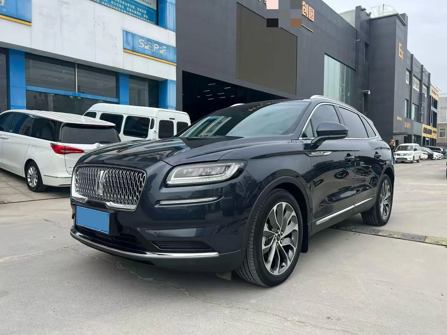 2021 LINCOLN NAUTILUS view 1