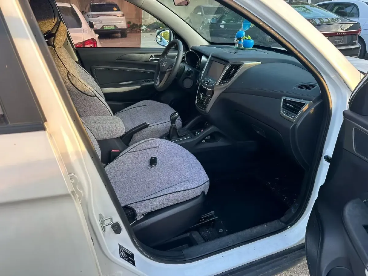 2017 ChangAn CS35 1.6L 125HP L4 5MT,autocango,china used car exporter,china ev exporter,chinese used car exporter,chinese used ev exporter