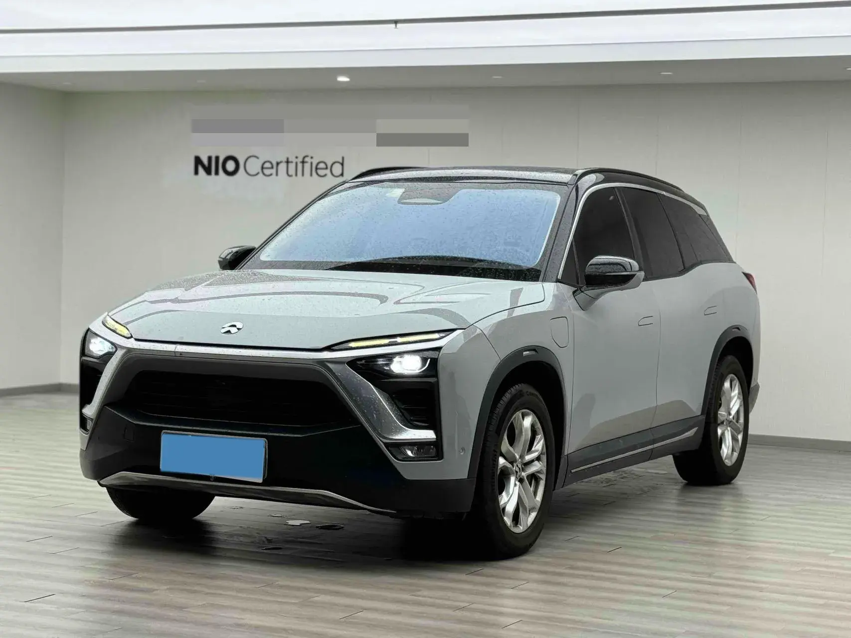 2018 NIO ES8 view 1