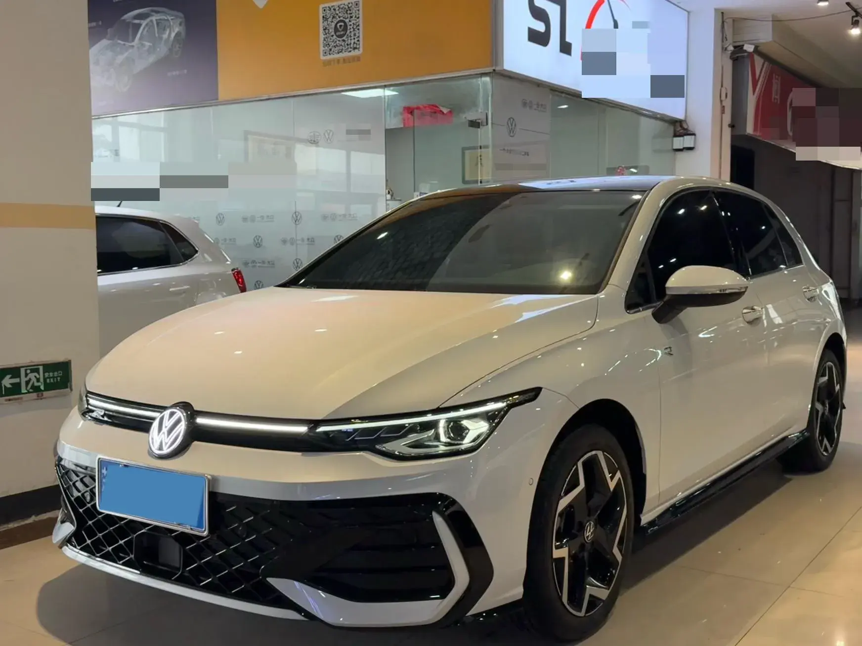 2025 VOLKSWAGEN GOLF view 1