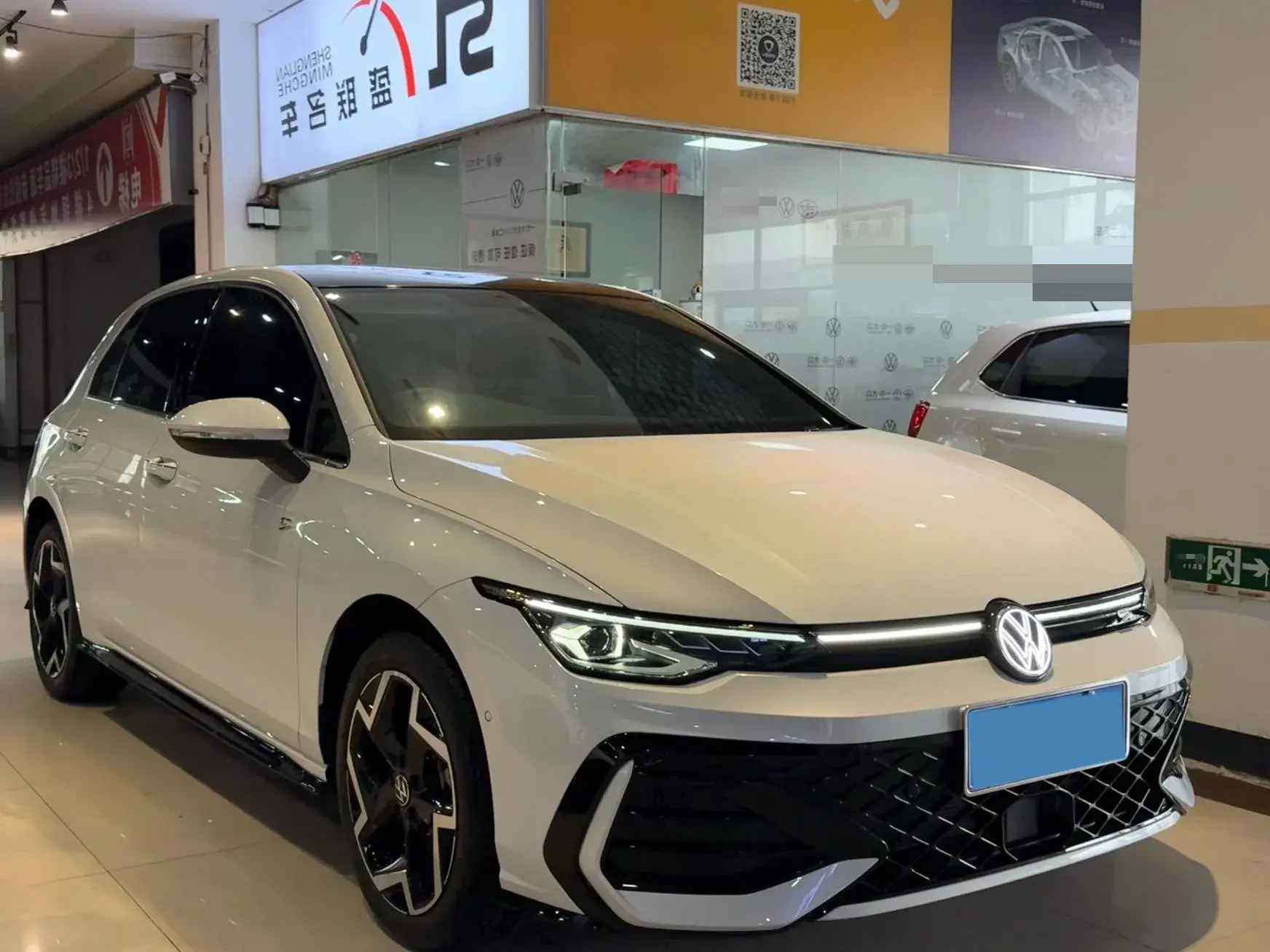 2025 VOLKSWAGEN GOLF thumbnail 3