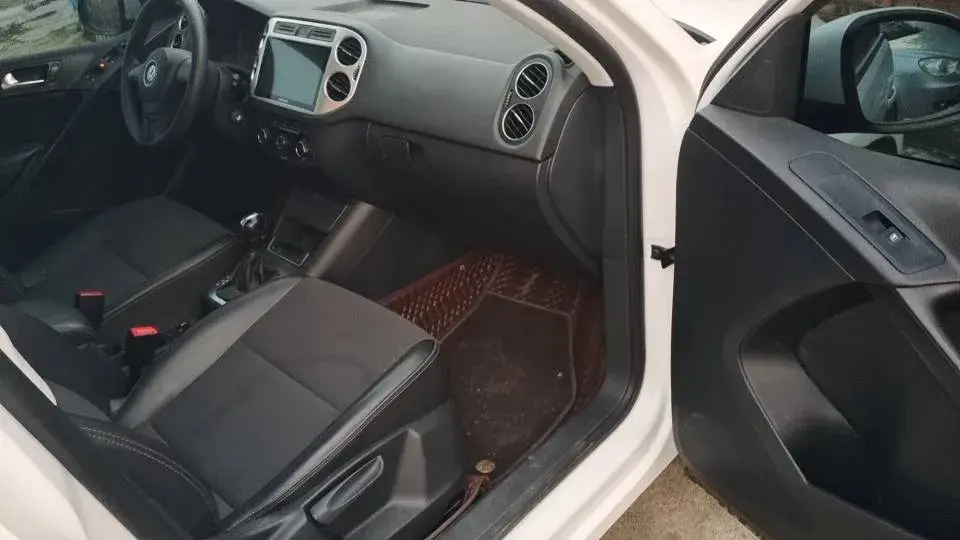 2016 VOLKSWAGEN TIGUAN thumbnail 4