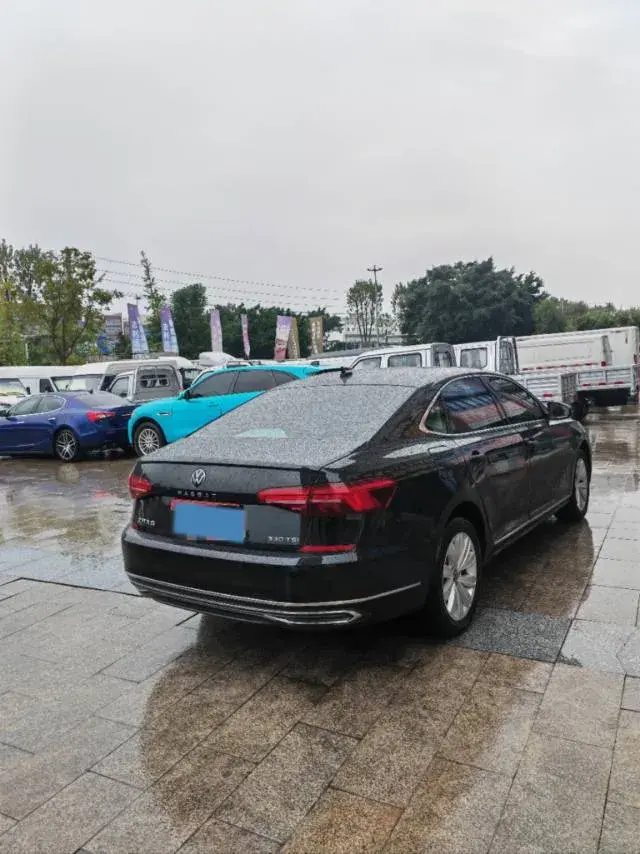 2021 VOLKSWAGEN PASSAT thumbnail 4