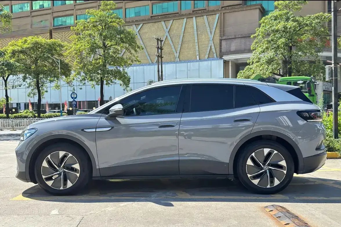 2024 VOLKSWAGEN ID.4 thumbnail 3