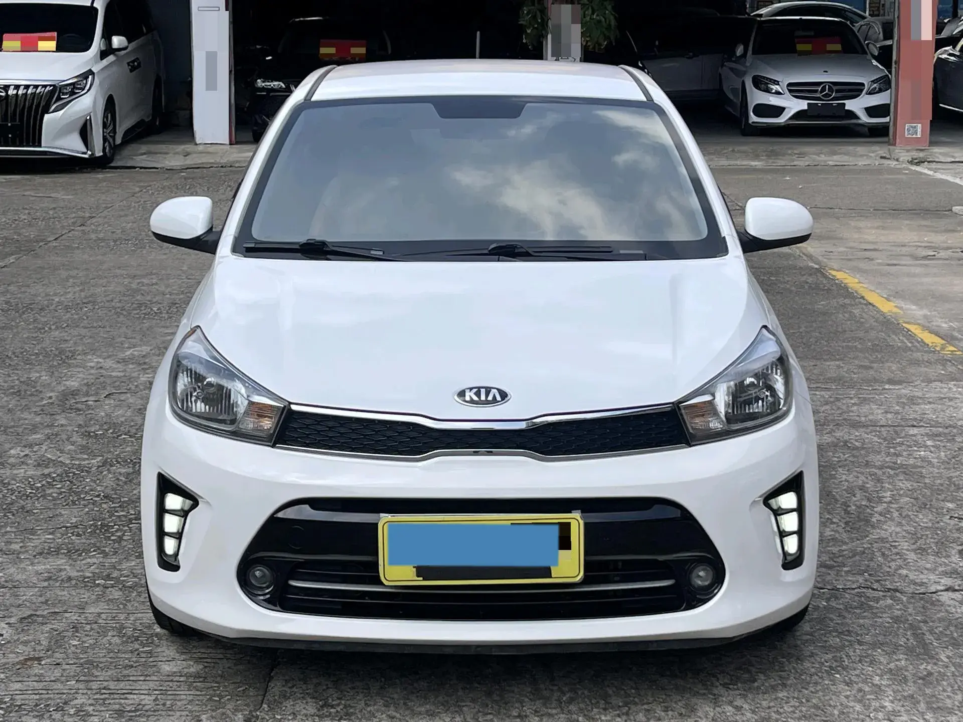 2017 KIA PEGAS thumbnail 2