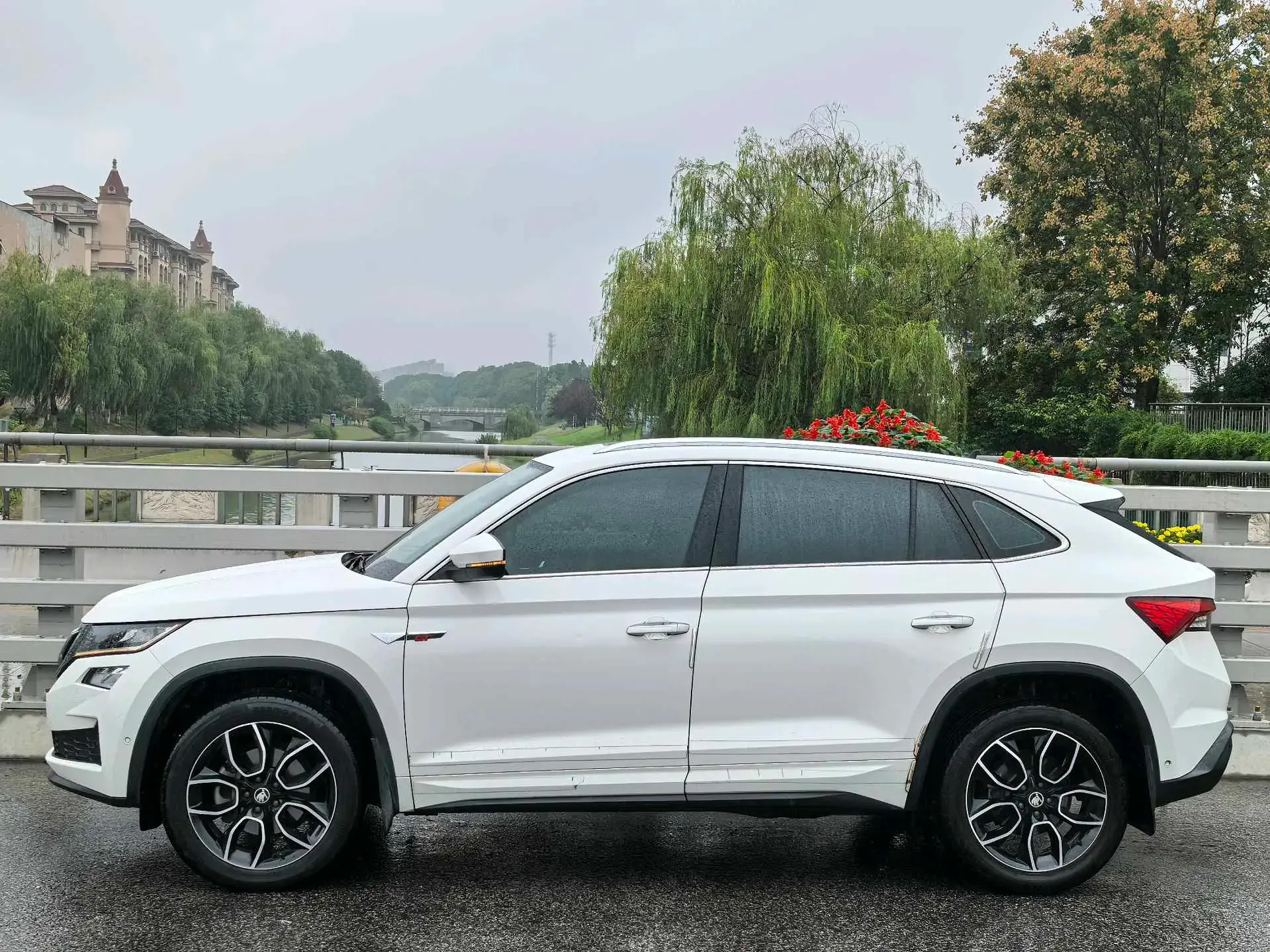 2019 SKODA KODIAK thumbnail 3