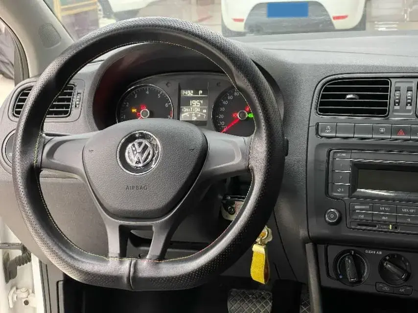 2018 VOLKSWAGEN POLO thumbnail 4