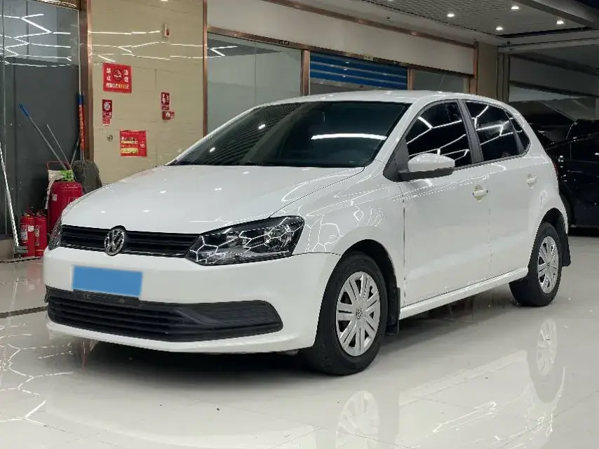 2018 VOLKSWAGEN POLO view 1