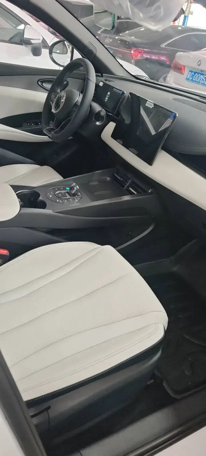 2025 BYD SEAL thumbnail 4