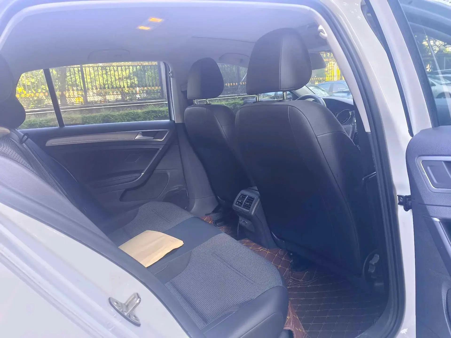 2019 VOLKSWAGEN GOLF thumbnail 3