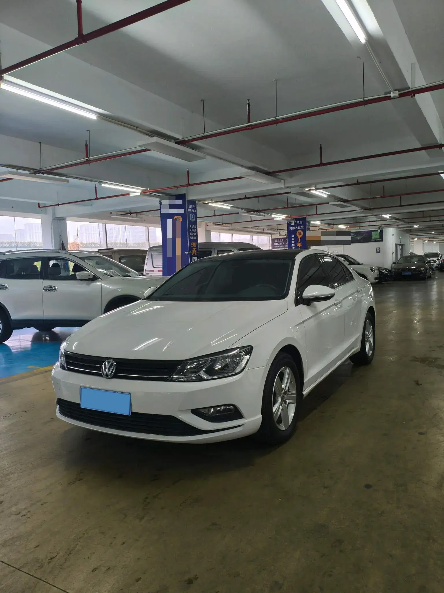 2017 VOLKSWAGEN LAMANDO view 1