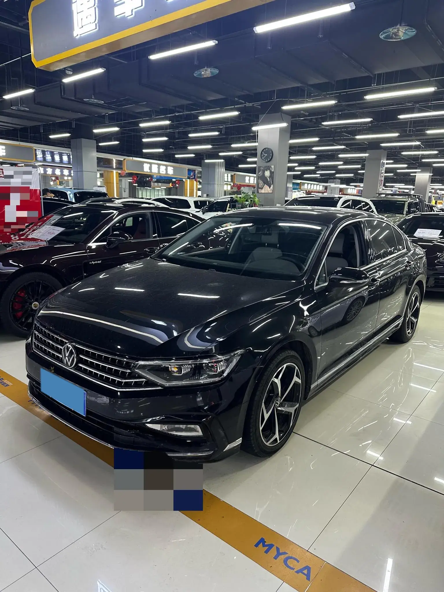 2023 VOLKSWAGEN MAGOTAN view 1