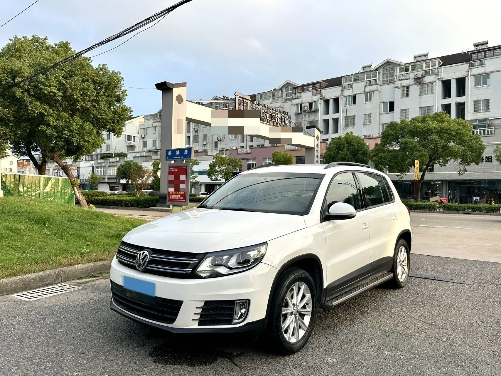 2016 VOLKSWAGEN TIGUAN view 1