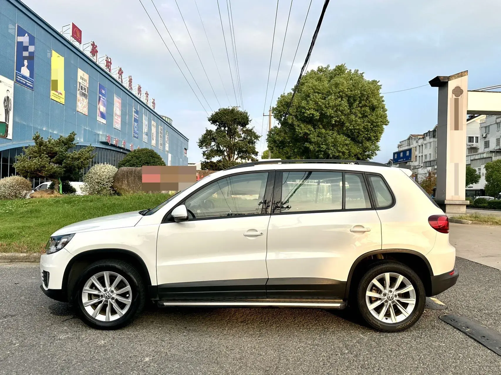 2016 VOLKSWAGEN TIGUAN thumbnail 3