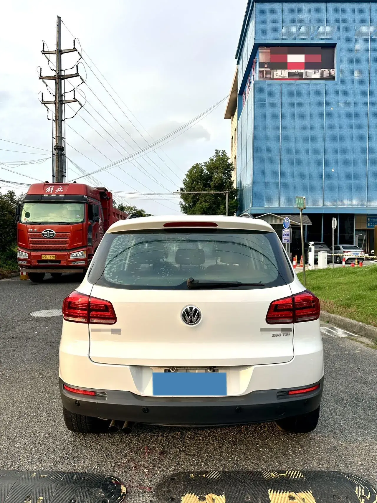 2016 VOLKSWAGEN TIGUAN thumbnail 4