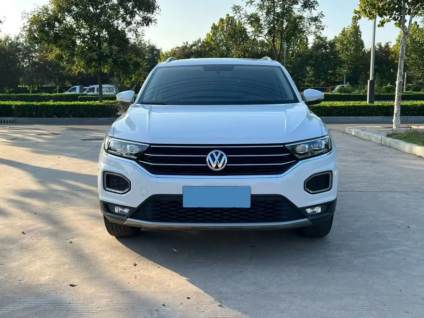 2019 VOLKSWAGEN T-ROC thumbnail 2