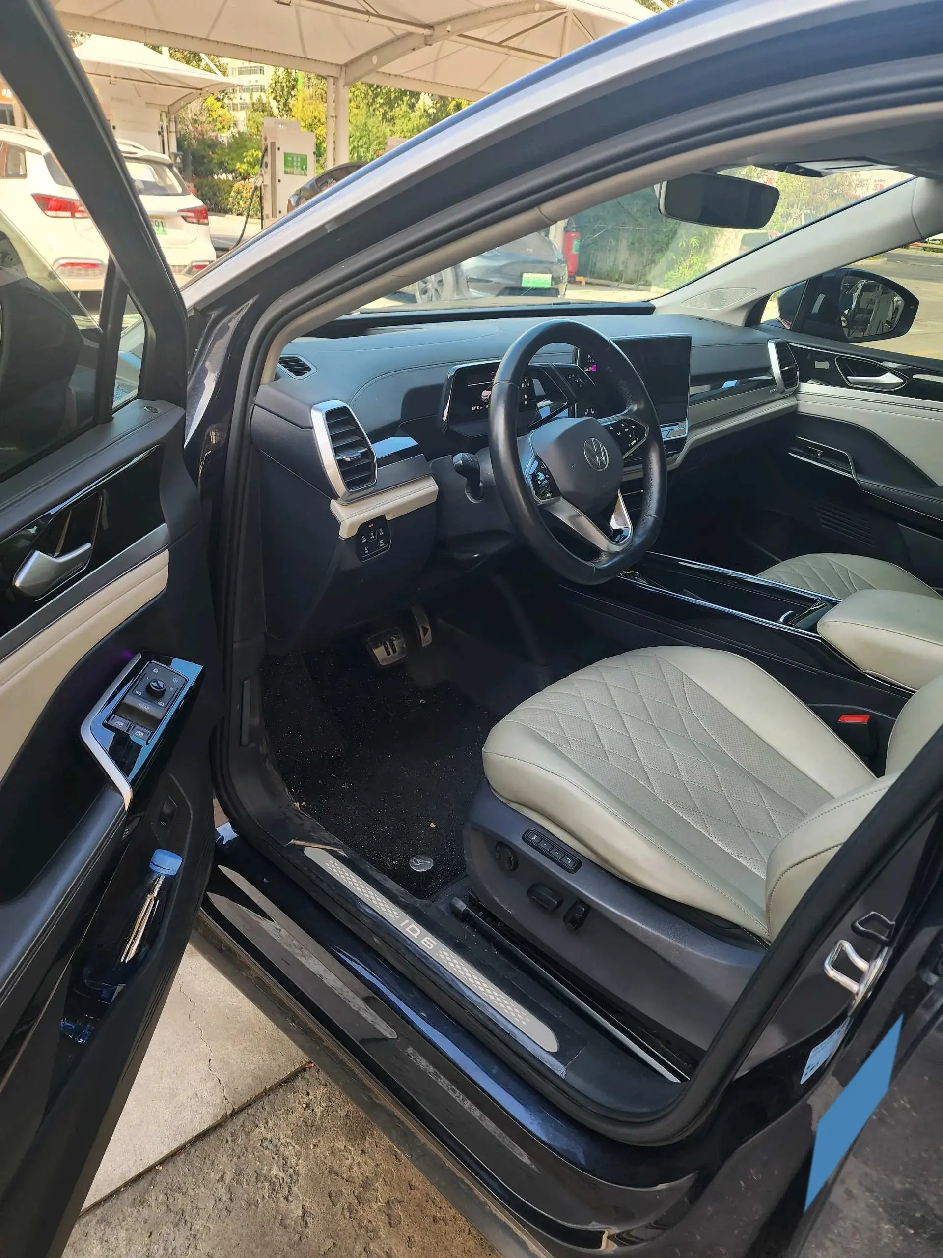 2021 VOLKSWAGEN ID.6 thumbnail 4