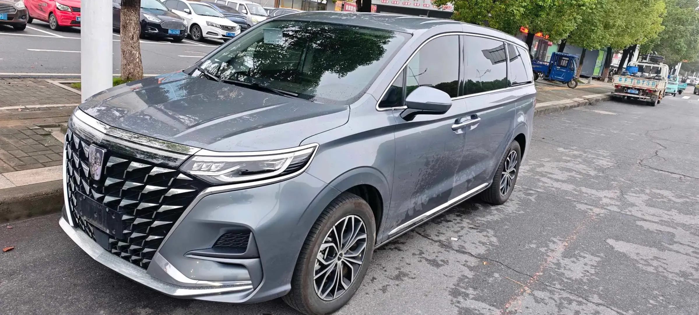 2022 ROEWE IMAX8 view 1