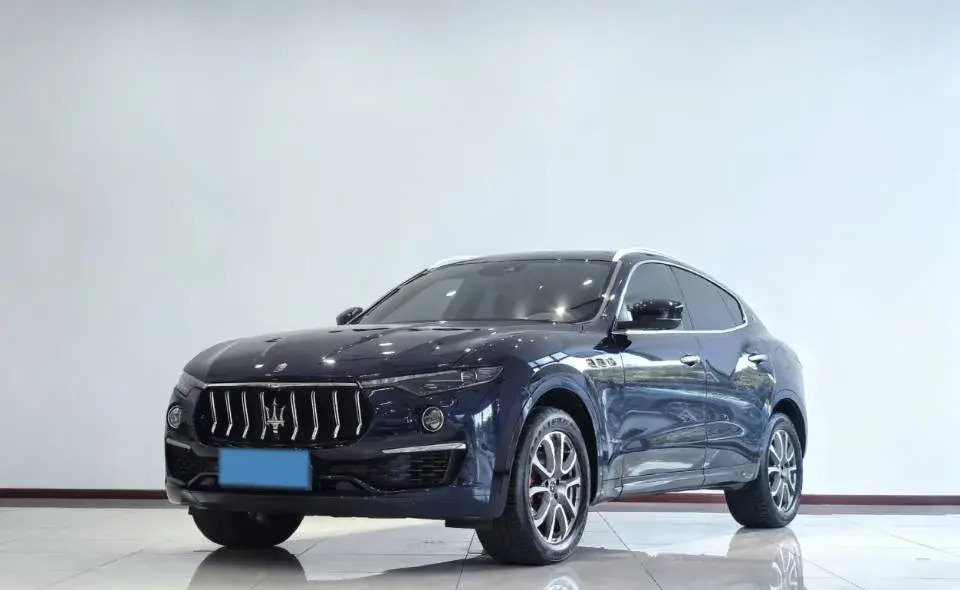 2021 MASERATI LEVANTE view 1