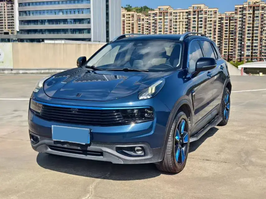 2019 LYNK&CO 01 view 1